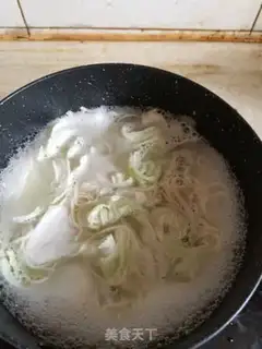 Make Red soup and vegetable noodles step 3