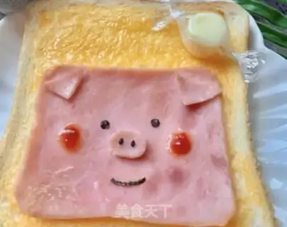 Make Smiling little pig toast step 5