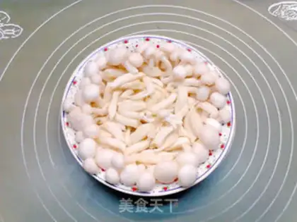Make White mushroom steamed chicken legs step 4