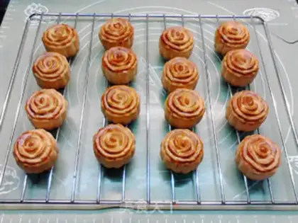 Make Rose ham mooncake step 22