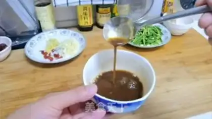 Make Garlic fried eggs step 1