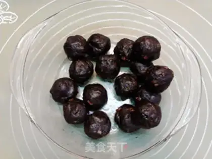 Make Blueberry meat mooncake step 4