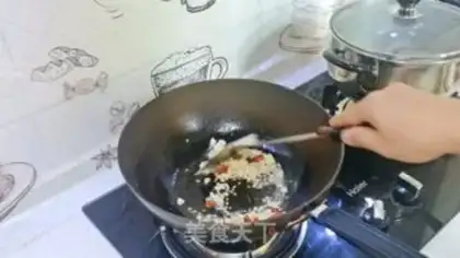 Make Garlic fried eggs step 5