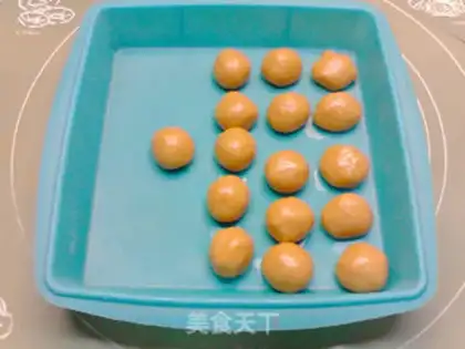 Make Blueberry meat mooncake step 9