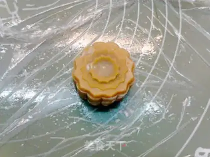 Make Blueberry meat mooncake step 15
