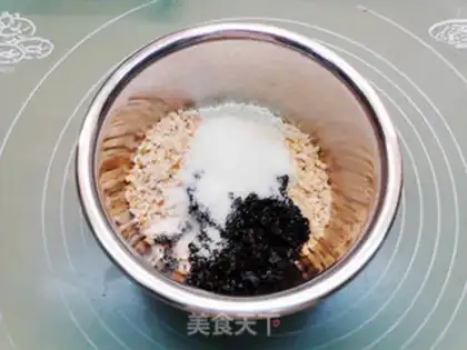 Make A raisin raisin moon cake step 1