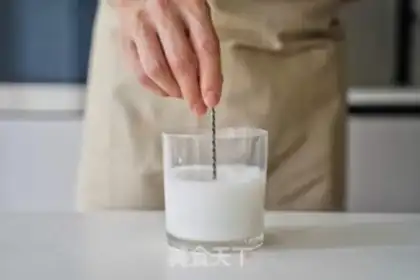 Make Hands on rose ice powder step 0