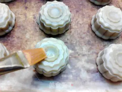 Make Blueberry meat mooncake step 18