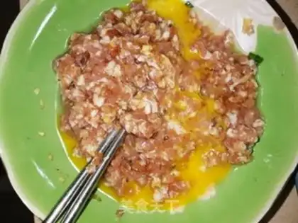 Make Eggs and eggs step 0
