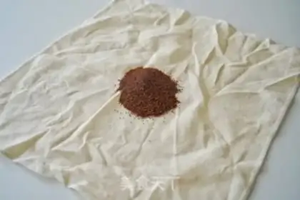 Make Hands on rose ice powder step 1