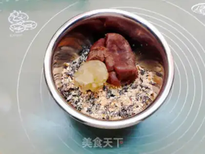 Make A raisin raisin moon cake step 2