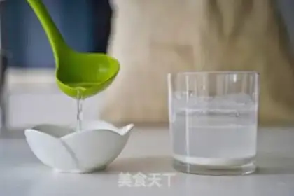 Make Hands on rose ice powder step 3
