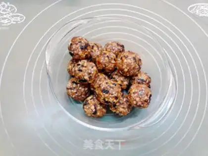 Make A raisin raisin moon cake step 4