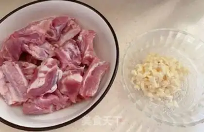 Make Steamed garlic ribs step 0