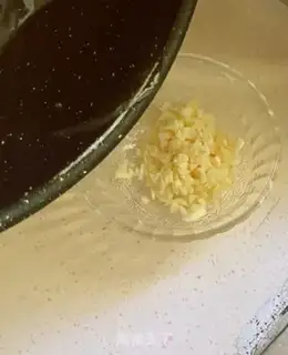 Make Steamed garlic ribs step 1