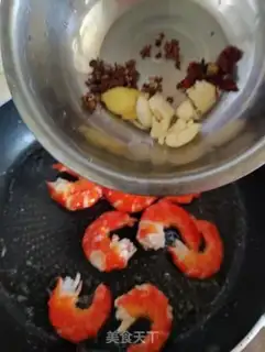 Make Red shrimp dry step 3