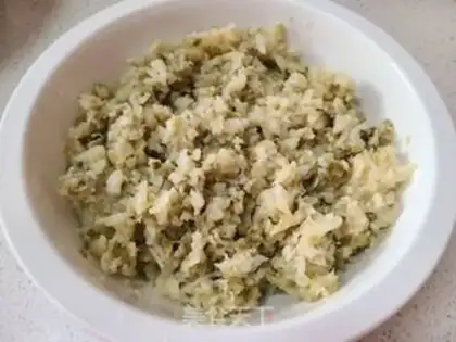 Make Sour sauce pie step 1
