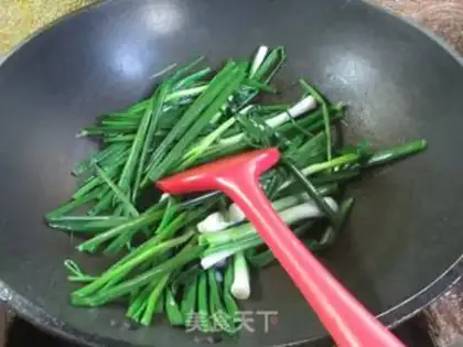 Make The onion roasts the chicken step 3