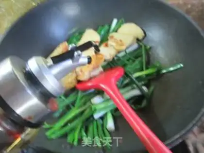 Make The onion roasts the chicken step 4