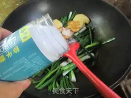 Make The onion roasts the chicken step 6