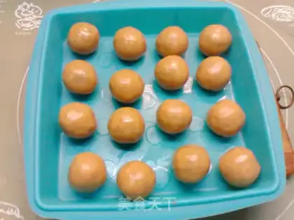 Make A raisin raisin moon cake step 14
