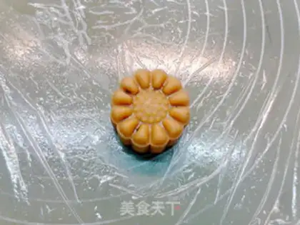 Make A raisin raisin moon cake step 16
