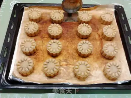 Make A raisin raisin moon cake step 17