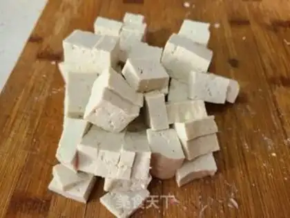 Make Onion fried tofu step 1