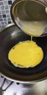 Make Tomato egg noodles step 1