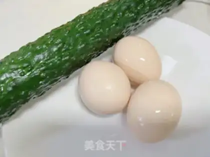 Make cucumber fried eggs step 0