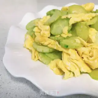 Make cucumber fried eggs step 6