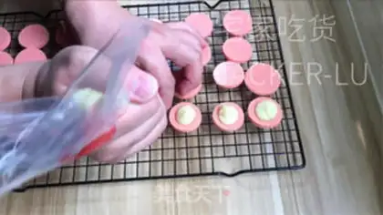 Make Red velvet step 20