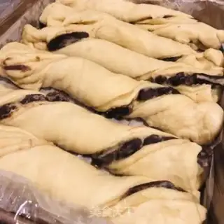 Make Piggy bread step 17