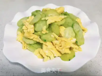 Make cucumber fried eggs step 7