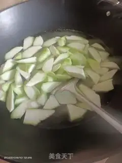 Make Skinny pork, liver and melon soup step 1