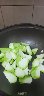 Make Chicken soup and melon step 1
