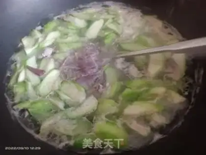 Make Skinny pork, liver and melon soup step 2