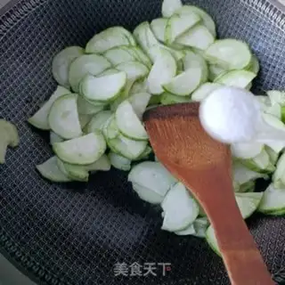 Make Shrimp pickles, egg soup step 3