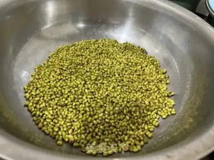 Make Auto green bean sprouts step 1