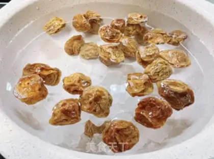 Make Plum tomato step 1