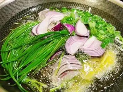Make Sour spicy noodles step 1