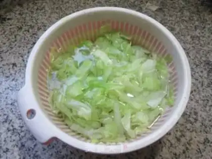 Make Shrimp and cabbage eggs step 2
