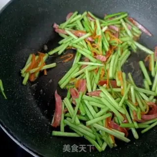 Make Garlic intestines step 9