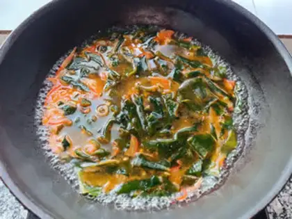 Make The bouquet and eggflower soup step 3