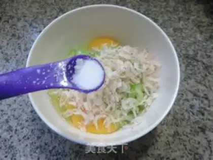 Make Shrimp and cabbage eggs step 4