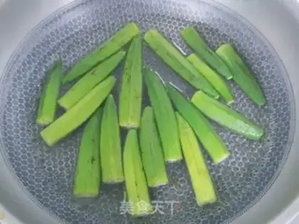 Make Autumn fried eggs step 1