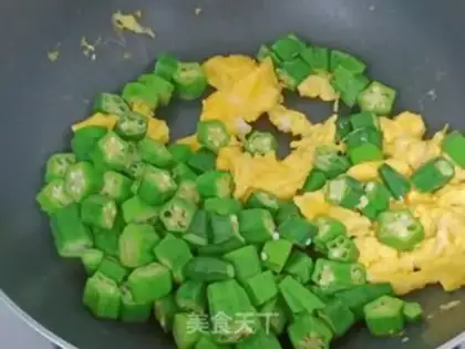 Make Autumn fried eggs step 5