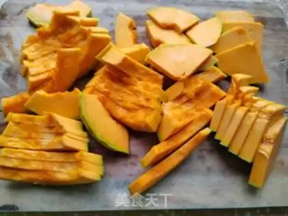 Make The red sugar pumpkin cut the buns step 0