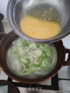 Make Meatball silk melon egg soup step 5