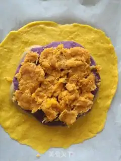 Make Gold moon cake step 11